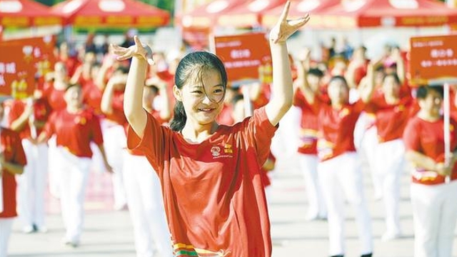 舞動(dòng)周口 為祖國獻(xiàn)禮