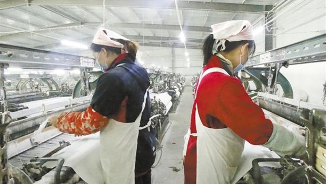 沈丘縣周營鎮(zhèn)紡織企業(yè)扶貧車間忙